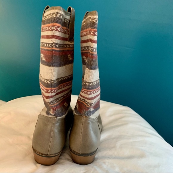 Aztec print boots - Picture 3 of 3